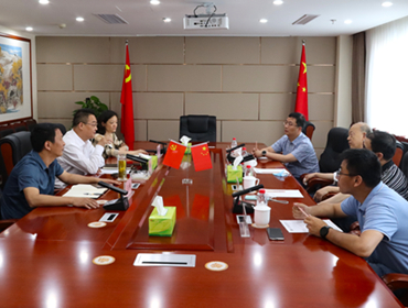 鄧華會(huì)見(jiàn)四川大學(xué)教授葉光斗、巨石集團(tuán)成都有限公司執(zhí)行董事、總經(jīng)理陳杰等一行