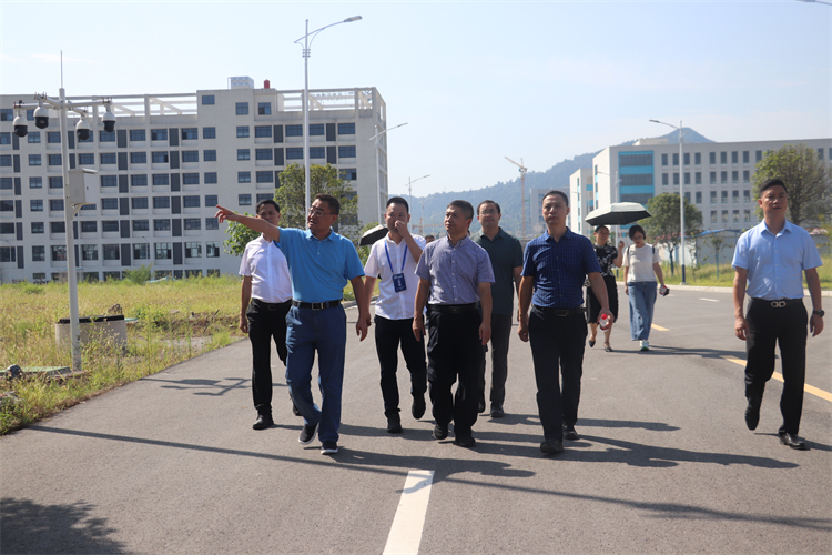 四川省供銷社黨組成員、理事會(huì)副主任任建平一行到四川供銷西南冷鏈物流（達(dá)州）基地調(diào)研